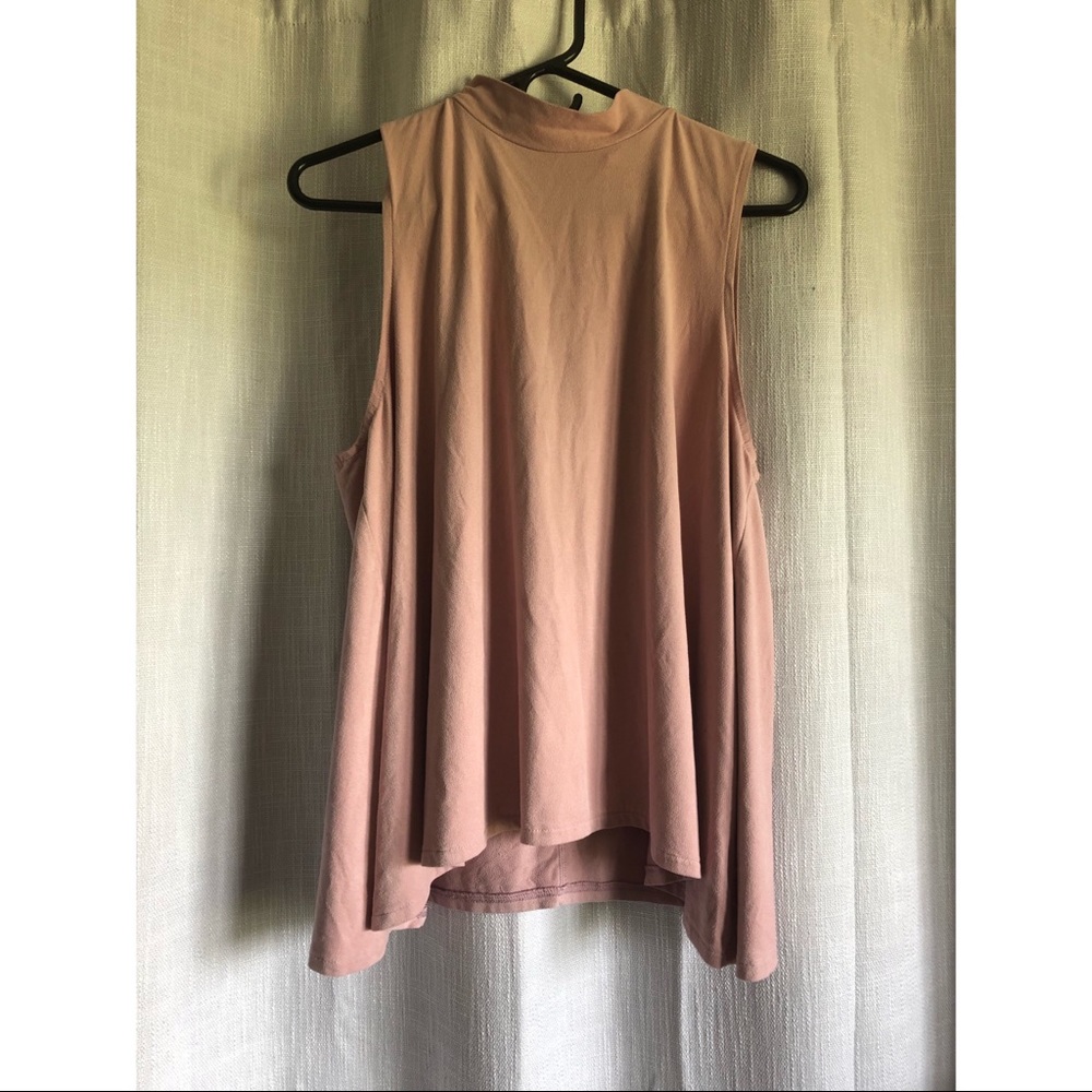 Super soft pink tee, size medium.